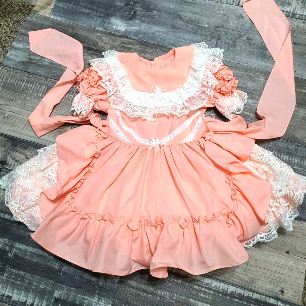 Little girls Vintage frilly dress